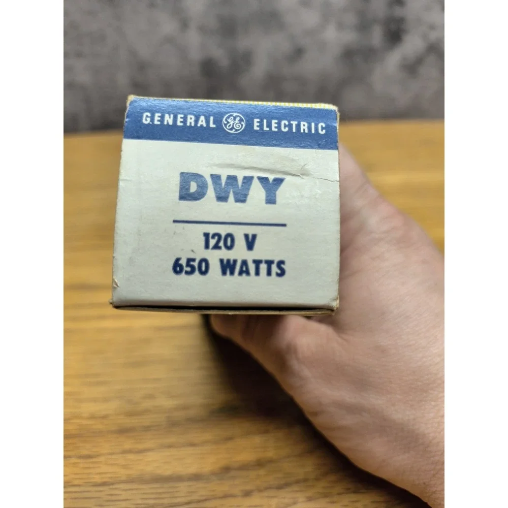 General Electric‎ GE V-Line 120V 650 Watt Projection DWY Light Bulb